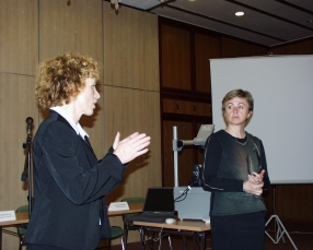 Vicehejtmanka kraje Vysoina Mgr. A trbov (vlevo) a doc M. Rabuicov z MU Brno