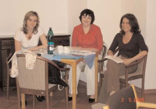 Prezentace projektu CEKAS (zleva Romana Kulichov, Marcela kbov, Irena Tomeov)
