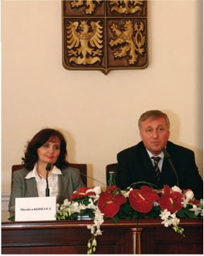 editelka NVF PhDr. Miroslava Kopicov a premir Mirek Topolnek